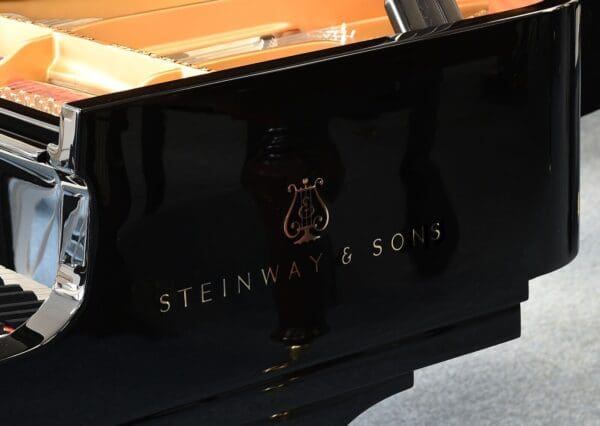 Gebrauchter Steinway & Sons Flügel Modell C-227 mit 88 Tasten – alles in neuem Zustand