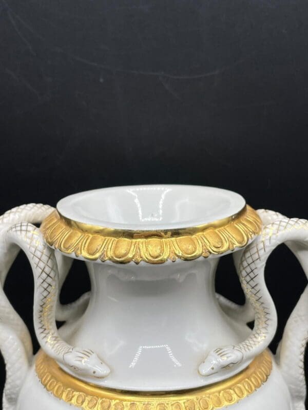 Meissen - Handgemalte Vase mit Schlangengriffen, 20. Jahrhundert / 2. Wahl