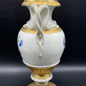 Meissen - Handgemalte Vase mit Schlangengriffen, 20. Jahrhundert / 2. Wahl